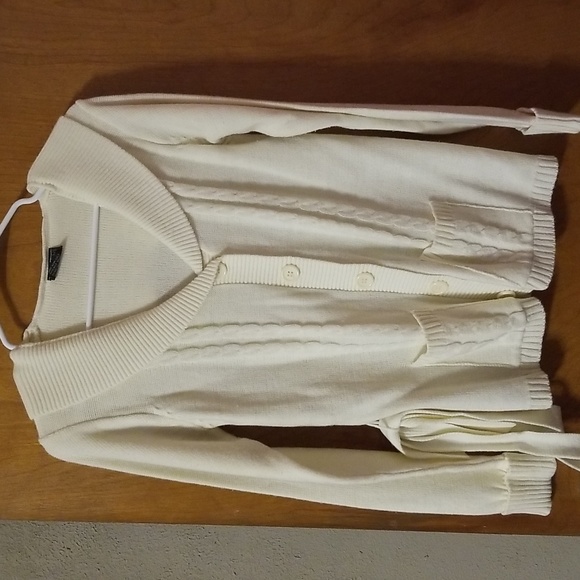 Ivory Cardigan Size Large: C - Picture 9 of 10